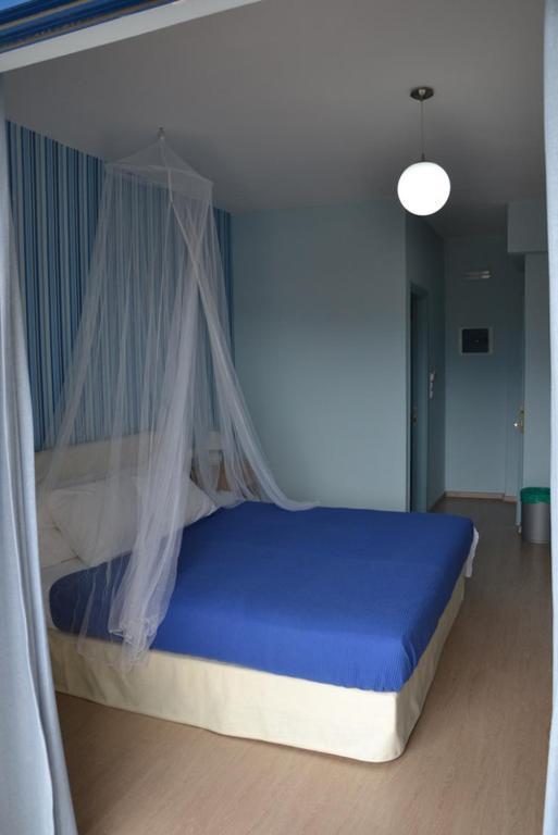 Valente Perlia Rooms Poros Town Habitación foto
